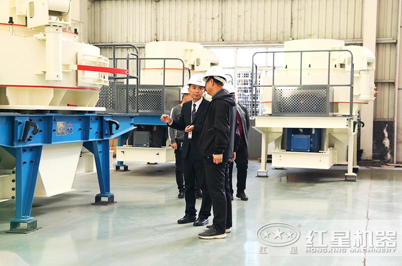 用戶考察制砂機生產車間 用戶考察制砂機生產車間