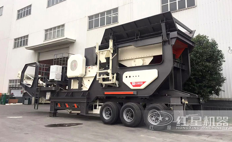 礦用移動(dòng)破碎機(jī)設(shè)備實(shí)拍圖二 礦用移動(dòng)破碎機(jī)設(shè)備實(shí)拍圖二