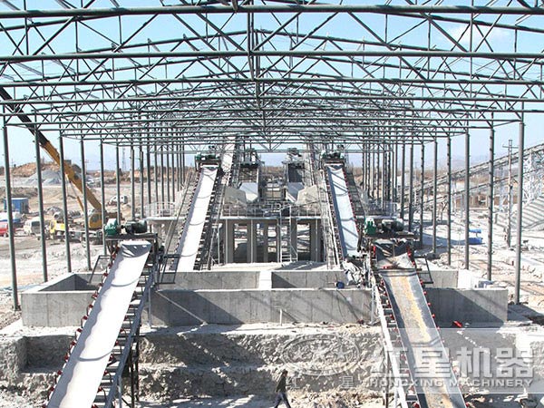 建設(shè)中的環(huán)保破碎生產(chǎn)線 建設(shè)中的環(huán)保破碎生產(chǎn)線