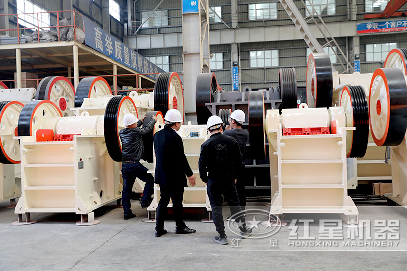 客戶來紅星車間考察912石仔機(jī)設(shè)備 客戶來紅星車間考察912石仔機(jī)設(shè)備