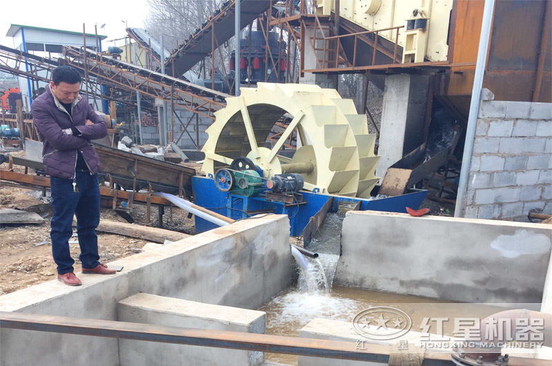 河卵石制砂生產(chǎn)線洗砂現(xiàn)場(chǎng) 河卵石制砂生產(chǎn)線洗砂現(xiàn)場(chǎng)