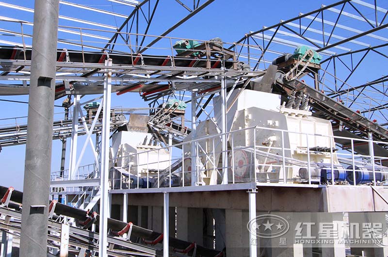 反擊式破石機(jī)工作現(xiàn)場 反擊式破石機(jī)工作現(xiàn)場