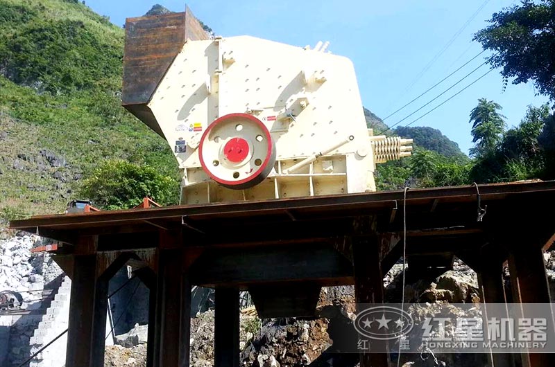 石料生產(chǎn)線(xiàn)現(xiàn)場(chǎng)實(shí)拍圖 石料生產(chǎn)線(xiàn)現(xiàn)場(chǎng)實(shí)拍圖