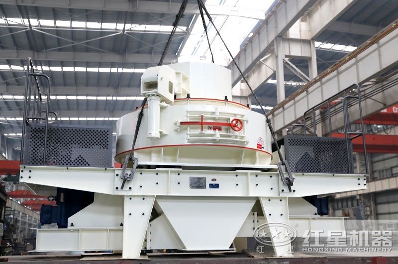 VSI制沙機(jī)吊起準(zhǔn)備裝車發(fā)貨中 VSI制沙機(jī)吊起準(zhǔn)備裝車發(fā)貨中