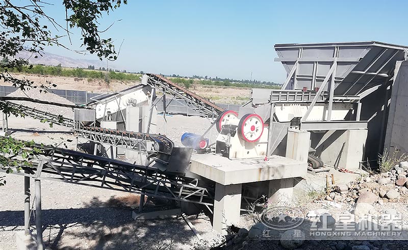 顎式破碎機(jī)工作現(xiàn)場 顎式破碎機(jī)工作現(xiàn)場