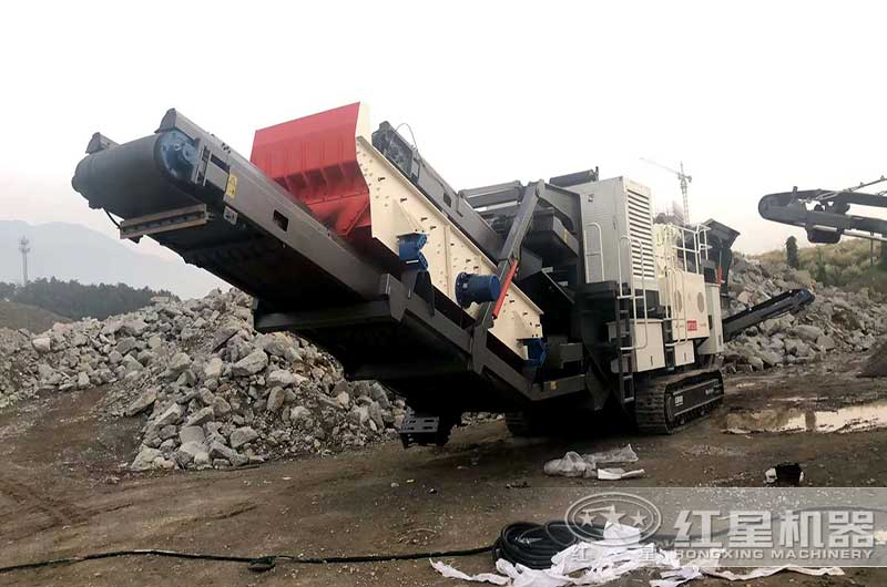 履帶移動式粉碎機現(xiàn)場實拍 履帶移動式粉碎機現(xiàn)場實拍