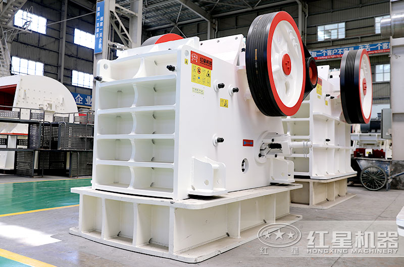 69鄂式破碎機(jī)規(guī)模中等，價(jià)格便宜合理