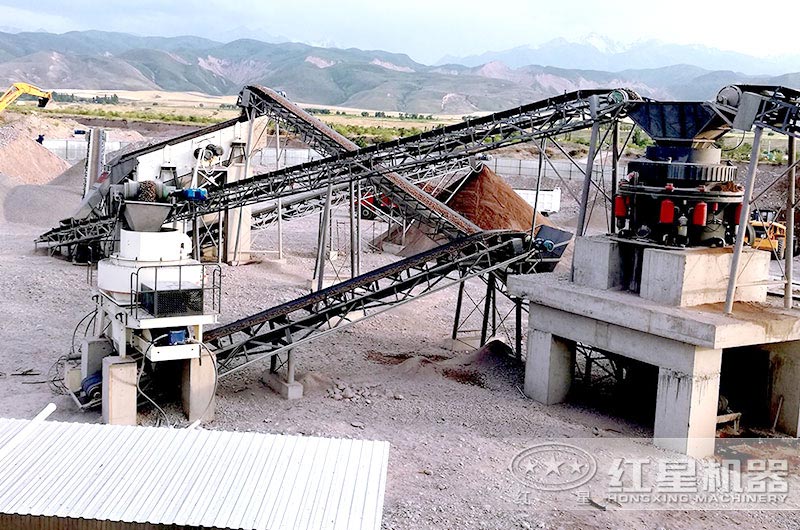 花崗巖生產(chǎn)線現(xiàn)場(chǎng)，圓錐破和制砂機(jī)