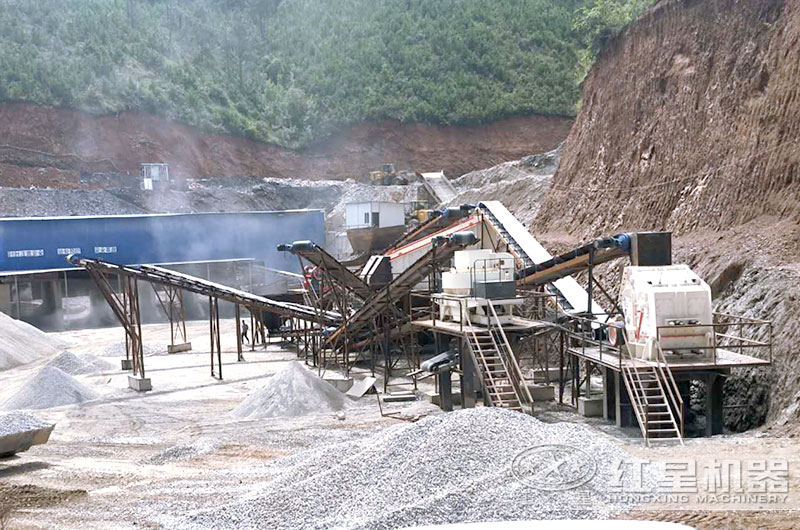 制砂機(jī)生產(chǎn)線現(xiàn)場，破碎軟料