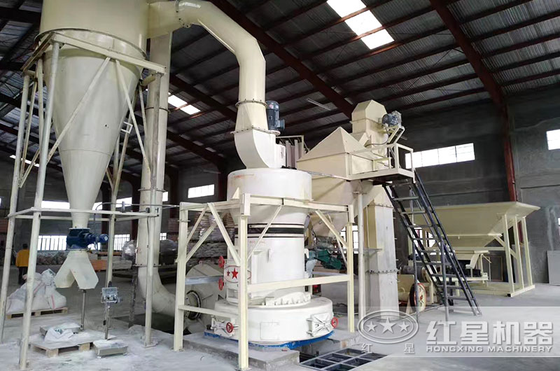 方解石磨粉生產(chǎn)現(xiàn)場(chǎng) 方解石磨粉生產(chǎn)現(xiàn)場(chǎng)