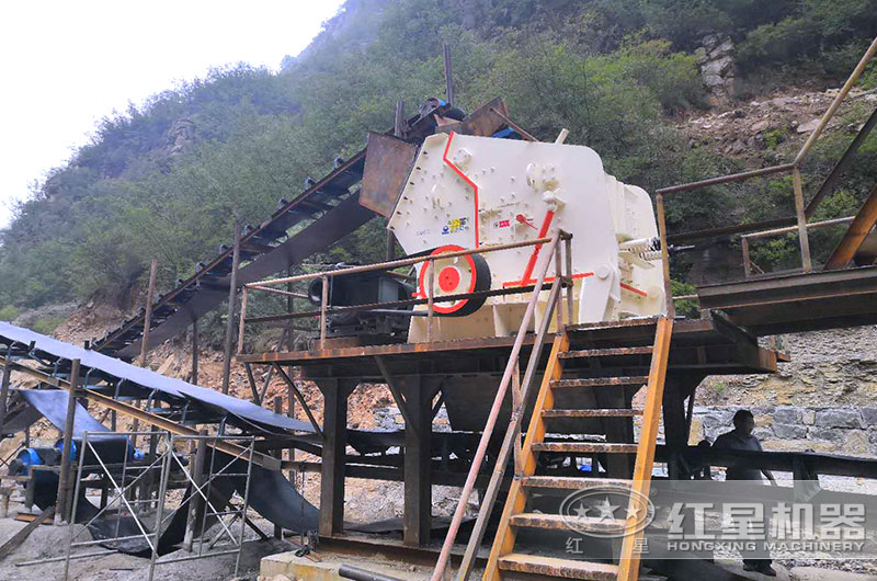 時(shí)產(chǎn)300噸反擊式破碎機(jī)參數(shù)及價(jià)格