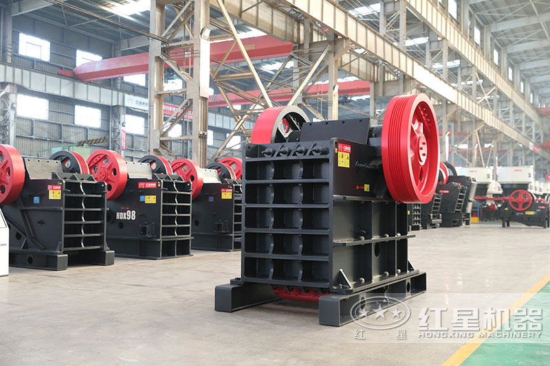 鄂式破碎機(jī):石頭初級(jí)破碎 鄂式破碎機(jī):石頭初級(jí)破碎