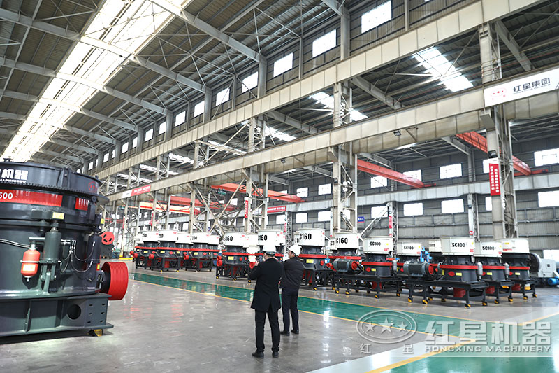 毛石破碎機(jī)價(jià)格實(shí)惠，客戶來(lái)紅星考察